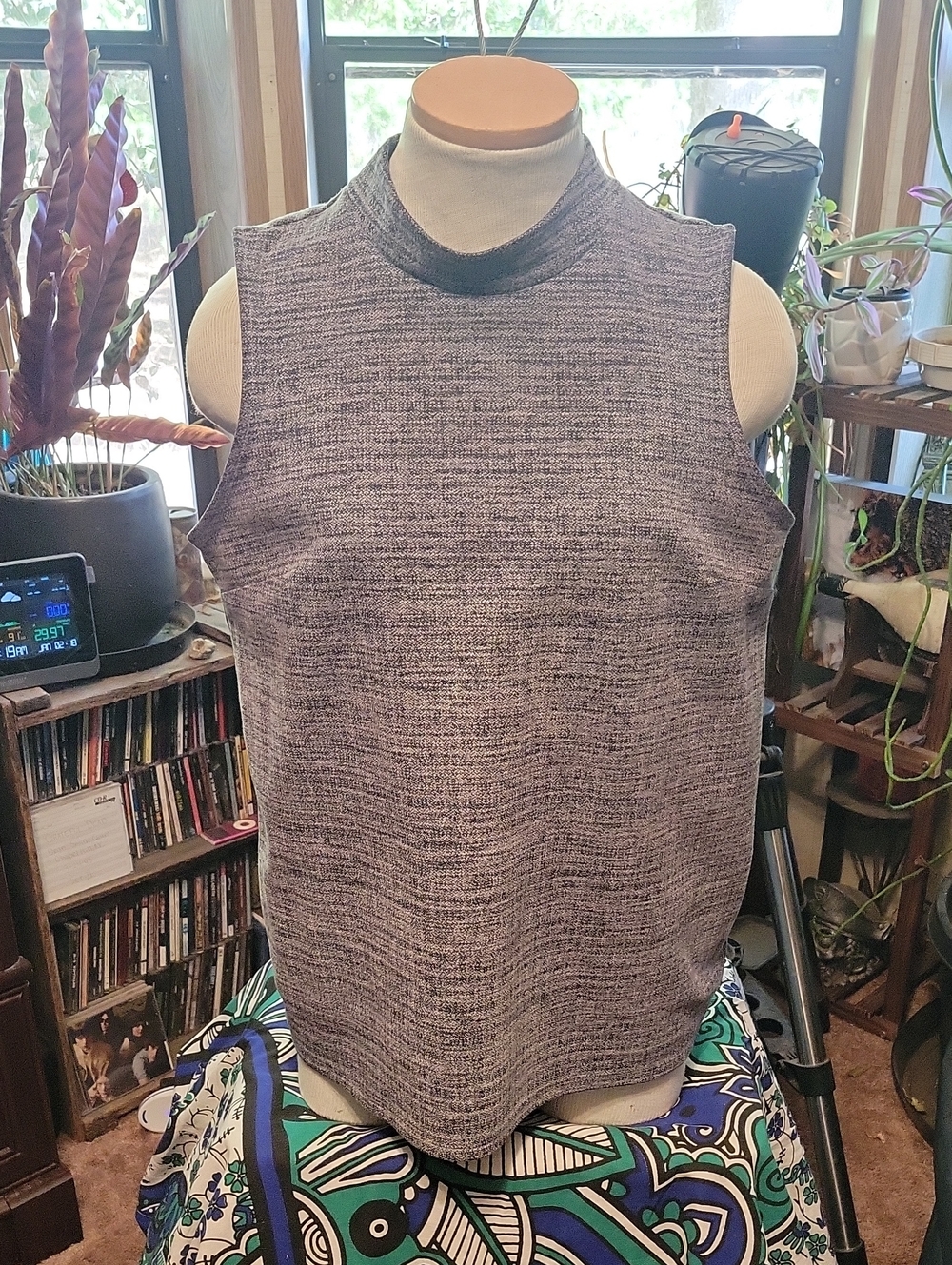 Sleeveless Mock Neck Women's Top - Gray & Black